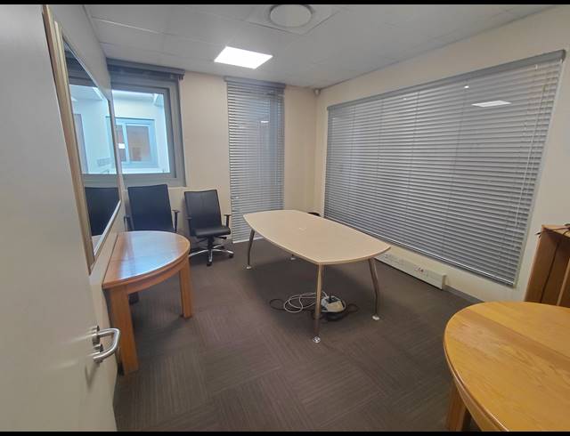 253M² OFFICE TO LET IN MIDRIDGE PARK
